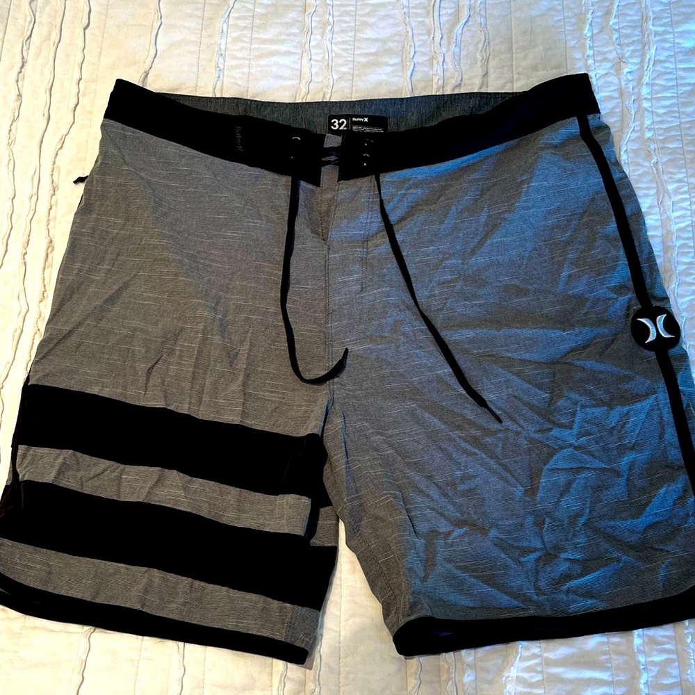 Hurley boardshorts size 32
